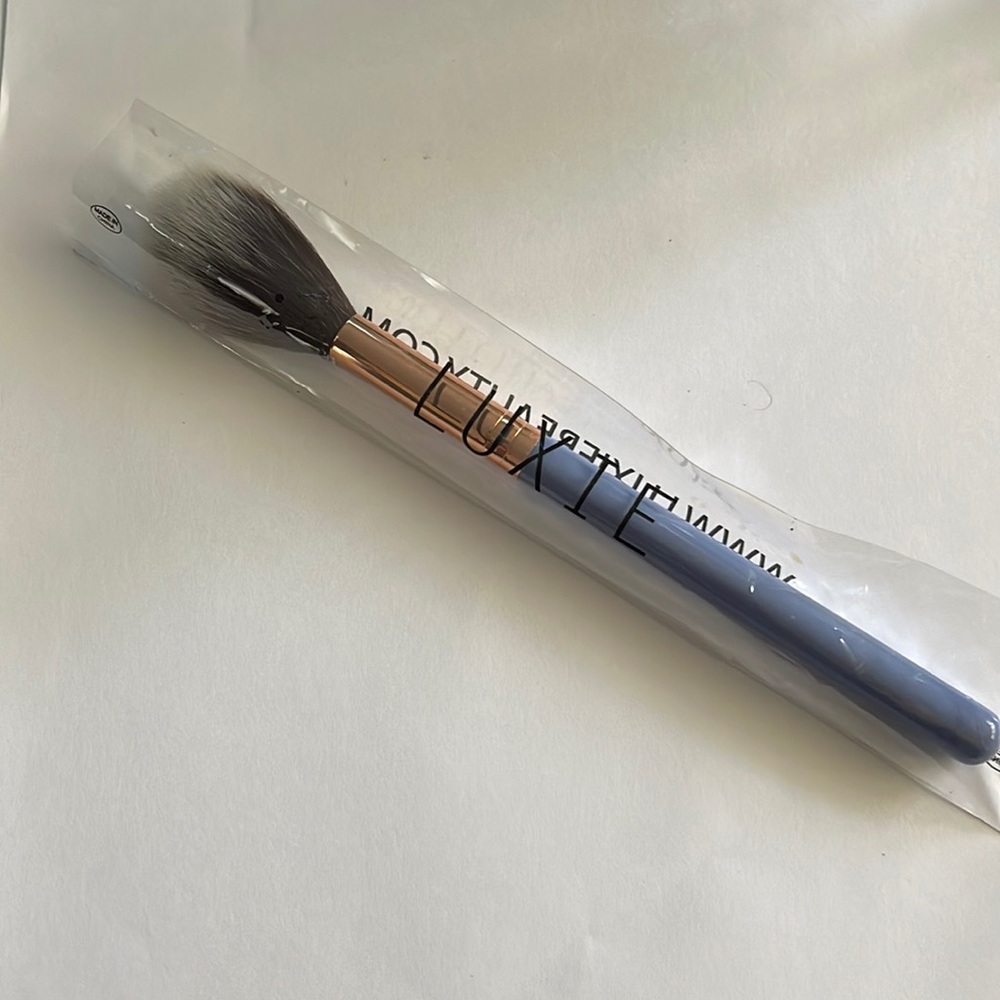 Luxie Beauty Brush-New